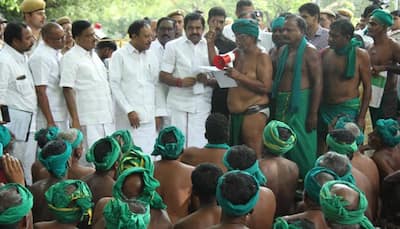 Tamil Nadu CM Palaniswami meets the protesting farmers at Jantar Mantar, assures help