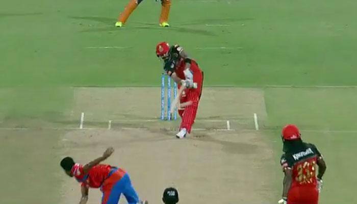 IPL 2017, RCB vs GL: Angry Virat Kohli hits an impossible six to silence Basil Thampi — WATCH