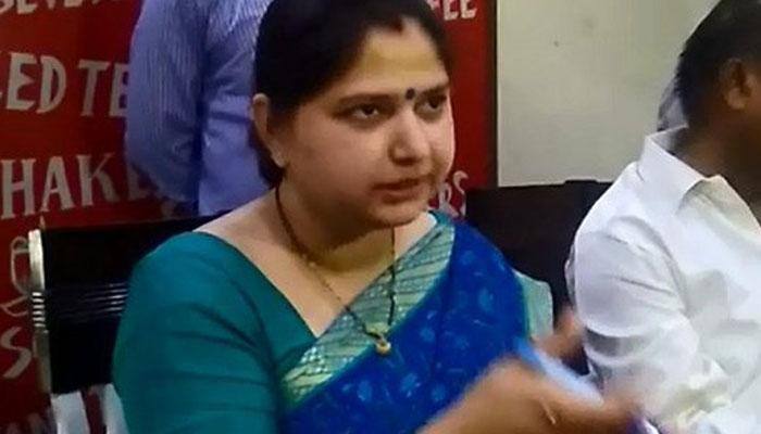 Barabanki MP Priyanka Singh Rawat threatens ASP, says &#039;will skin you alive&#039;