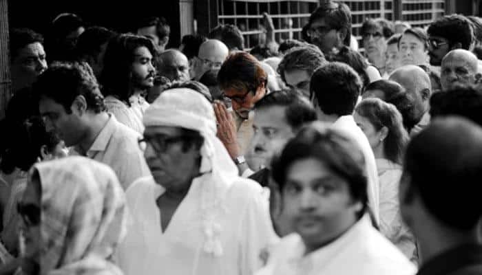 Amitabh Bachchan's strongly felt blog on Vinod Khanna's death: Motionless, a form on wooden logs, flames about and a life turned to ashes