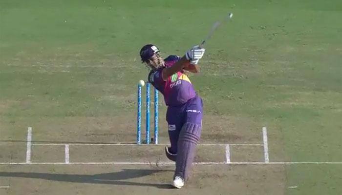 IPL 2017: Ever seen MS Dhoni swing this hard? Here's what happened to the ball — WATCH