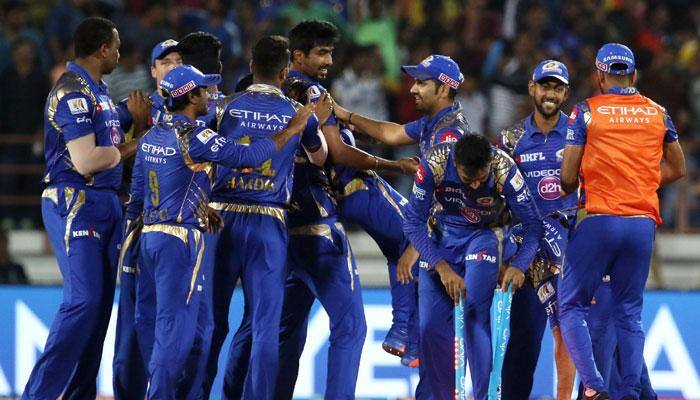 IPL 10, GL vs MI: Twitter goes &#039;Boom Raaaah&#039; seeing Jasprit Bumrah&#039;s brilliant Super Over performance