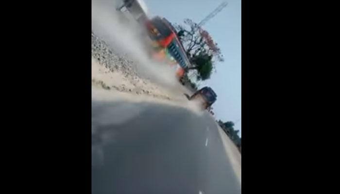 VIRAL VIDEO: Forget &#039;Fast and Furious 8&#039;, watch this thrilling video of 2 buses racing in &#039;desi&#039; style