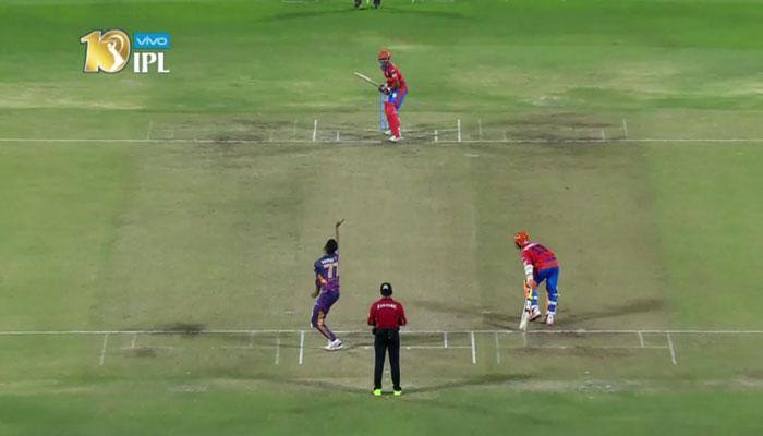 Watchout, MS Dhoni at work! Dinesh Karthik becomes victim as Mahi hits bull&#039;s eye – Watch Video