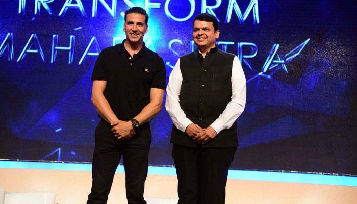 Akshay Kumar urges Chief Minister Devendra Fadnavis to construct small toilets like phone booths