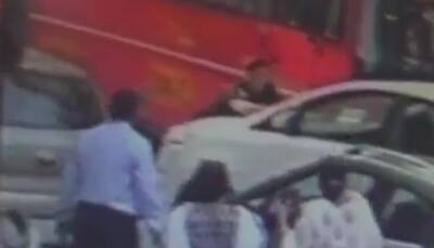 Mumbai Police constable trying to run car over businessman - Watch video
