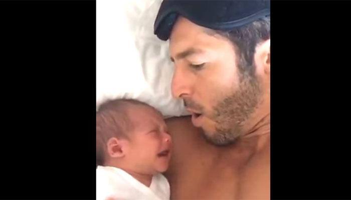The POWER of 'ॐ'! Father chants 'Om' to put his child to sleep - WATCH how crying baby reacted