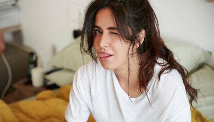Katrina Kaif Looks Like A Dream In Tiger Zinda Hai New Still Movies News Zee News Katrina was spotted at the mumbai airport where she wore black tracks, a maroon tee and a black jacket which she teamed up with a pair of black sneakers. katrina kaif looks like a dream in