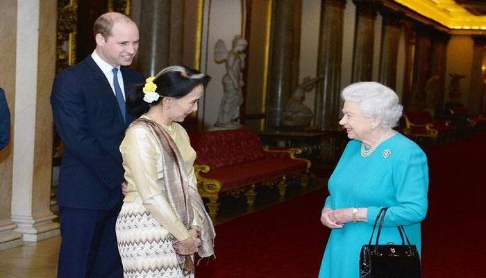 Myanmar' Aung San Suu Kyi meets Queen Elizabeth for lunch