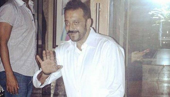 Sanjay Dutt celebrates &#039;Bhoomi&#039; completion with team