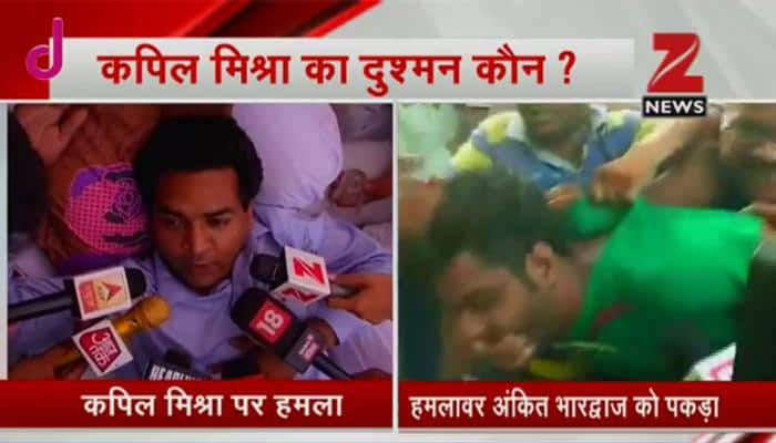 Sacked AAP MLA Kapil Mishra, sitting on agitation against Arvind Kejriwal, attacked