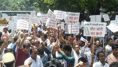AAP takes EVM protest to Election Commission