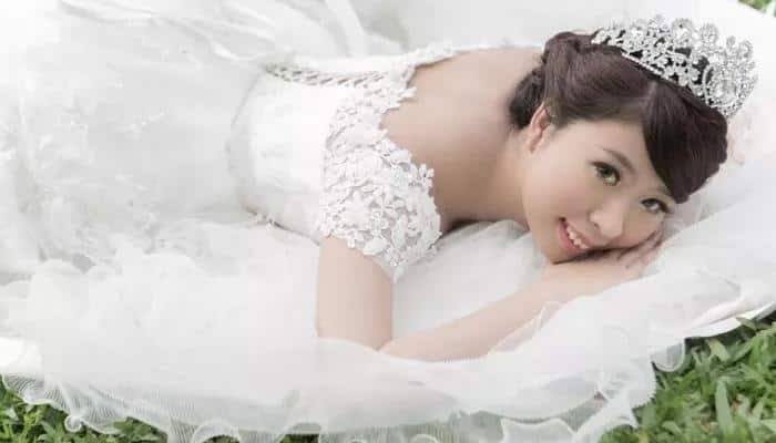 Young woman with terminal breast cancer fulfills her wedding photo shoot dream 