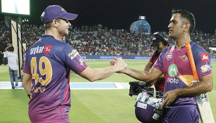 IPL 2017: MS Dhoni providing valuable inputs to Steve Smith, reveals Manoj Tiwary