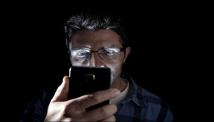 Smartphone notification in emergency room of hospital may help discharge patients quickly