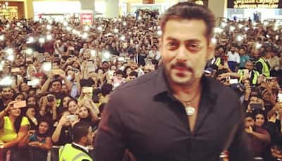 Tubelight: Salman Khan takes Dubai by storm, witnesses an ocean of fan following! - Watch