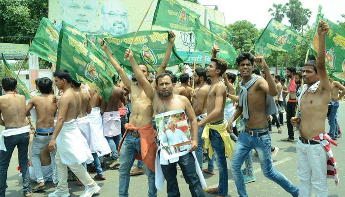 RJD, BJP workers clash in Patna, day after IT raids on Lalu Yadav&#039;s `benami properties`