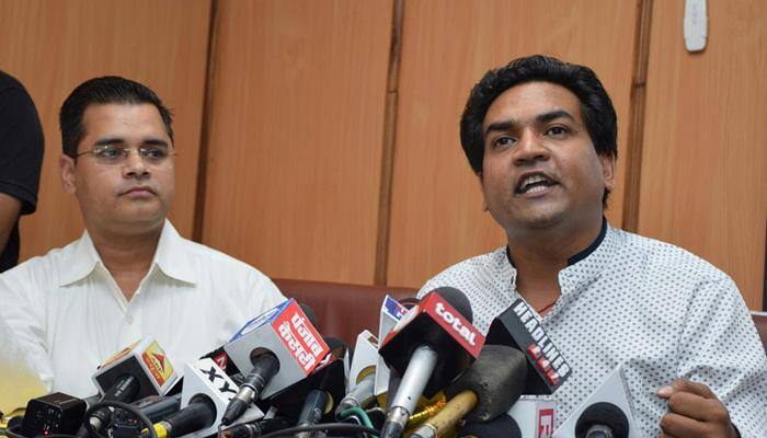 Kapil Mishra 'exposes' Arvind Kejriwal, alleges Delhi CM involved in `hawala scam`