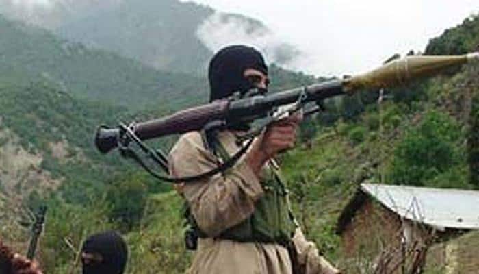 Kashmir policeman who decamped with service rifles joins Hizbul