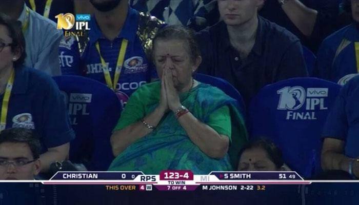IPL 2017 Final: Fans credit &#039;Praying Aunty&#039; for MI&#039;s thrilling 1-run win over RPS, but who is she?