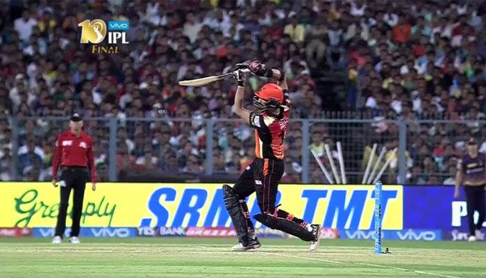 WATCH: Yuvraj Singh claims IPL Glam Shot of the Season award for this beauty against KKR