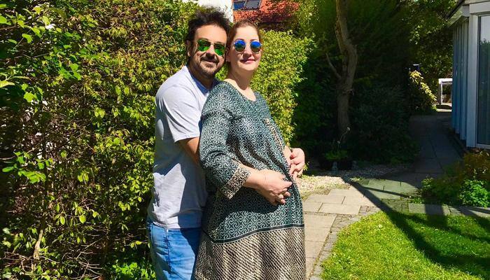 Adnan Sami shares awwdorable father-daughter moment with lil' Medina! - See pic