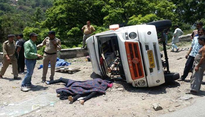 Two dead, eight injured after mini bus overturns in Himachal Pradesh
