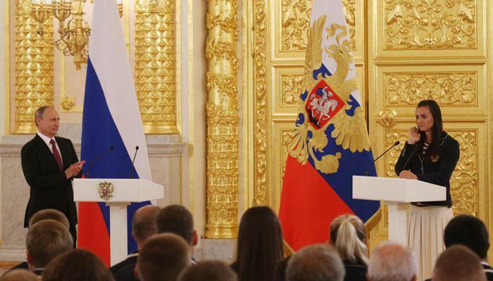 Yelena Isinbayeva quits as Russian anti-doping board chief after request from WADA 