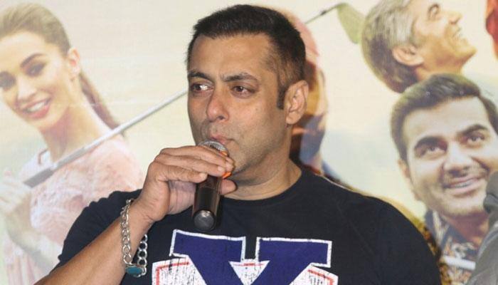 Salman Khan chews thread from his jeans – Watch VIRAL video!