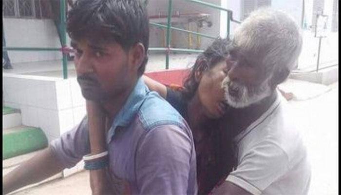 Bihar: Denied mortuary van, man carries wife&#039;s dead body on motorcycle