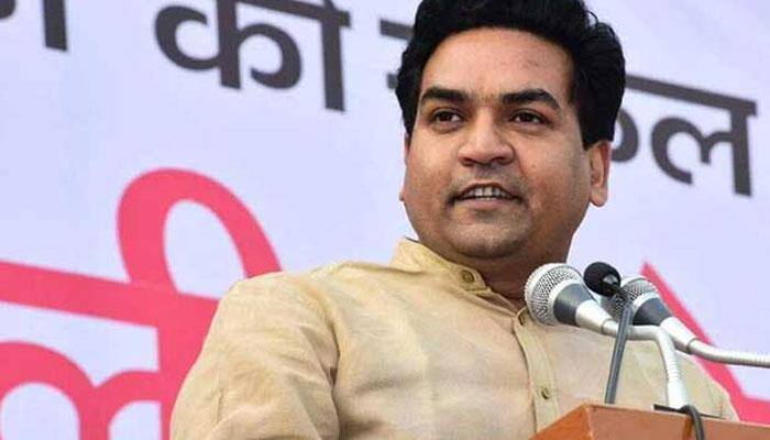 High drama outside Kejriwal's residence; Kapil Mishra pushed out of Delhi CM's 'Janata Darbar'