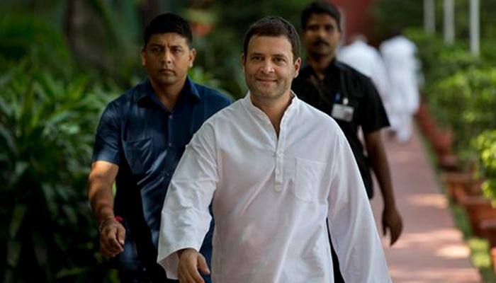 Congress Vice President Rahul Gandhi pays obeisance at Golden Temple