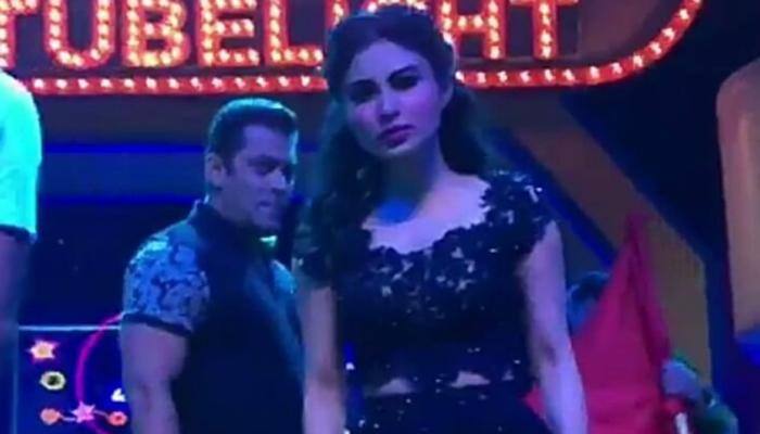 Super Night With Tubelight: Salman Khan, Mouni Roy&#039;s accidental moment is too cute to miss! - Watch