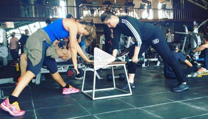  Kareena Kapoor Khan is killing it in these new gym videos! WATCH