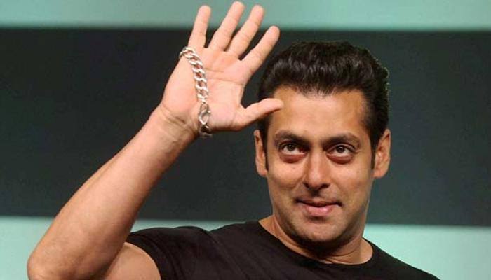 Salman Khan ditches luxury cars, commutes like a common man in auto - See pic