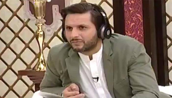 WATCH: Shahid Afridi doesn't know the meaning of leg before wicket and his fans cannot believe it