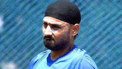 Accused of 'racism' by Harbhajan Singh, expat pilot sends legal notice to cricketer and Jet Airways