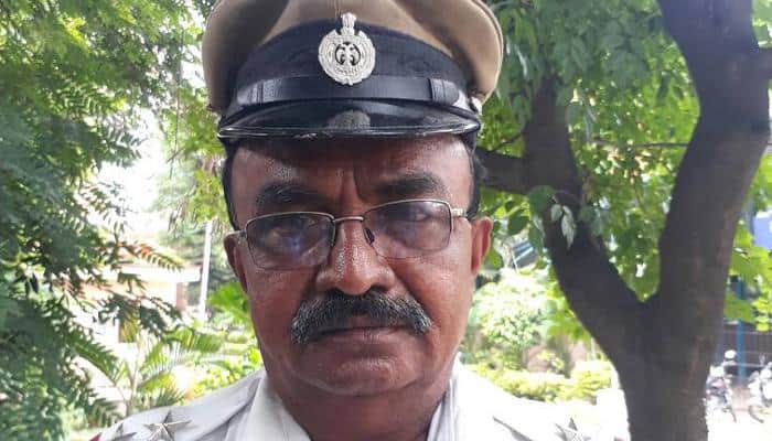 Bengaluru cop stops President's convoy to make way for ambulance, wins applause