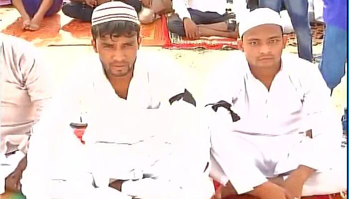 Faridabad&#039;s Khandwali mourns Junaid, wears black bands during Eid namaz