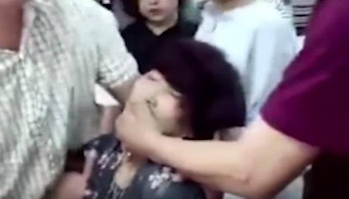 China woman accidentally breaks $44000 jade bracelet, faints in shock - Watch