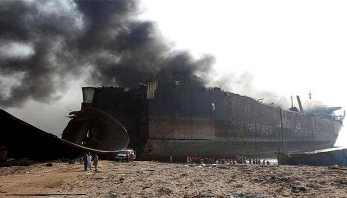 Oil tanker catches fire in Pakistan's Sindh province