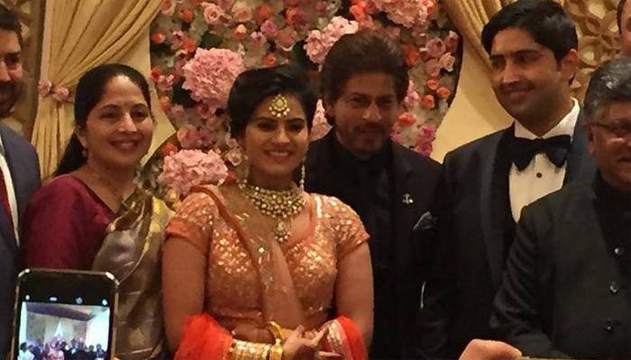 Shah Rukh Khan aces the dapper look at wedding reception of Ravi Shankar Prasad’s daughter! - See pic