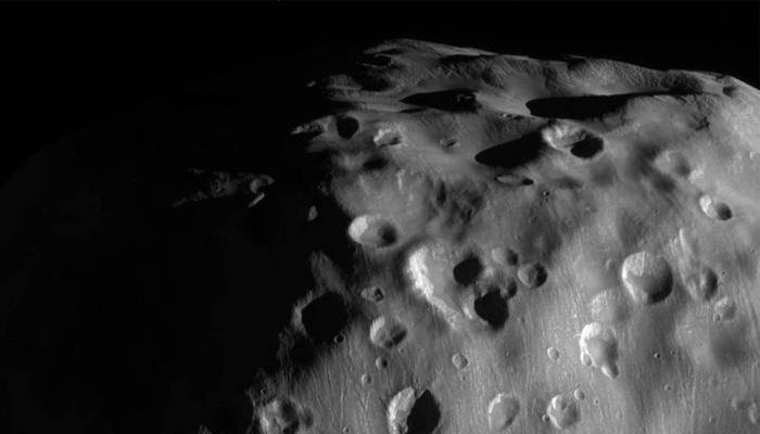 NASA&#039;s Cassini captures breathtaking close view of Saturn&#039;s little moon, Epimetheus!