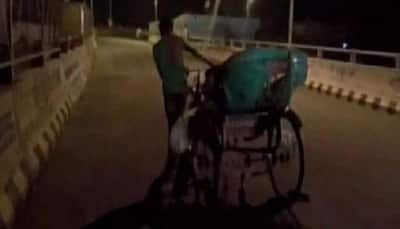 Uttar Pradesh: Denied ambulance, family carries corpse on rickshaw