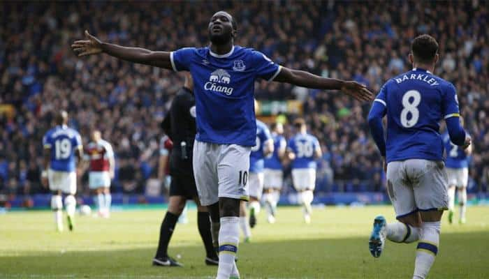 Romelu Lukaku completes move to Manchester United from Everton