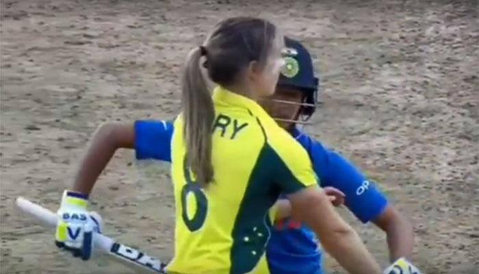 WATCH: Ellyse Perry obstructs the field, stops Sushma Verma from taking run in India vs Australia match