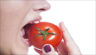 Tomatoes have the power to ward off skin cancer risk, say scientists!