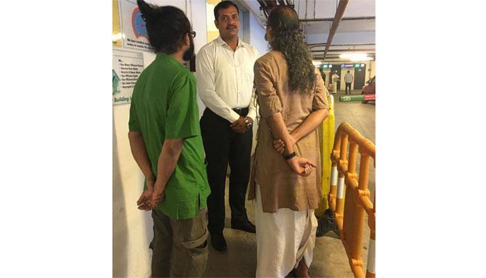 Surprising! Kolkata mall does not allow people in dhoti or lungi, man finds out the hard way