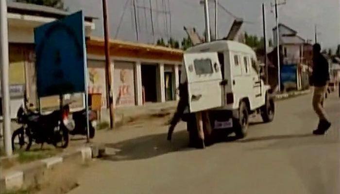 One CRPF jawan injured as terrorists lobbed grenade in J&amp;K&#039;s Kulgam