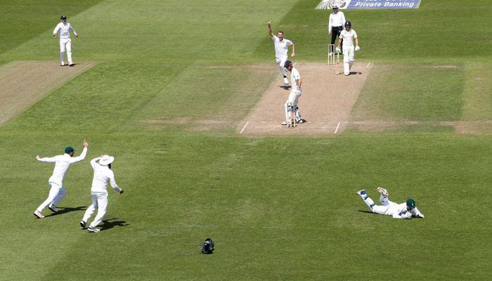 WATCH: Chris Morris&#039; lethal bouncer, Quinton de Kock&#039;s acrobatics lead to Alastair Cook&#039;s dismissal